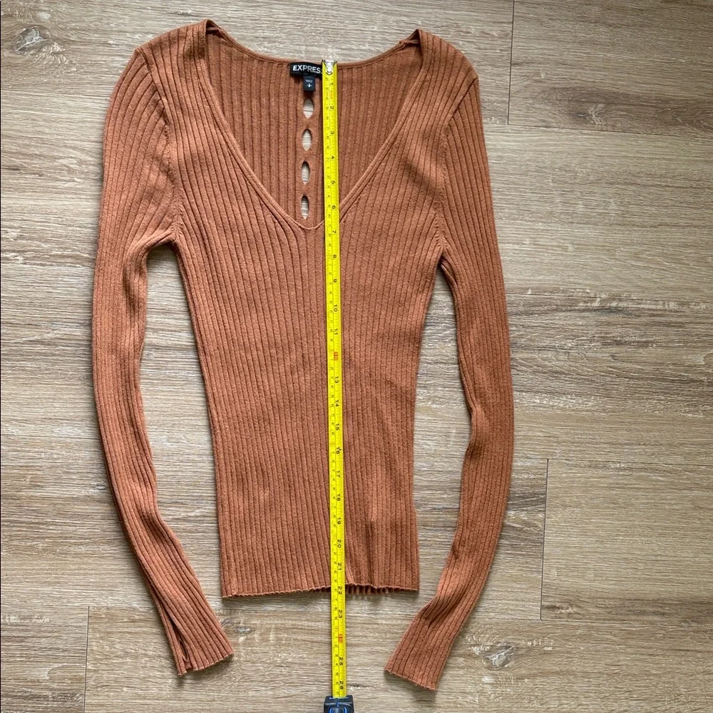 Express Rust Ribbed V-Neck Sweater - Picture 3 of 6
